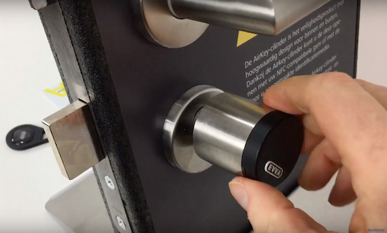 zeewier bevestigen onder Slimme deursloten getest! Uitgebreide test! Lees onze smartlock review